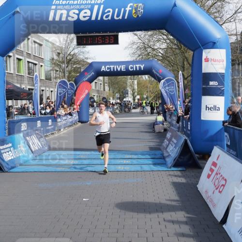 07.04.2024 - 43. Internationalen Wilhelmsburger Insellauf MichiJ http://msf.ph/oto/6043551 07.04.2024 11:15:32 Ziel 4200 meine-sportfotos.de