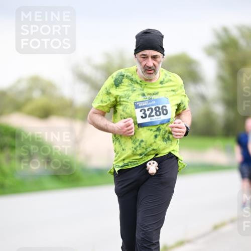 07.04.2024 - 43. Internationalen Wilhelmsburger Insellauf Dr. Thomas Lammeyer http://msf.ph/oto/6043555 07.04.2024 10:42:42 Laufen 3286 meine-sportfotos.de