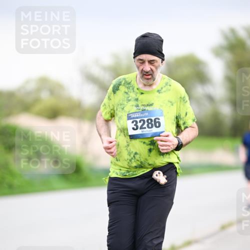 07.04.2024 - 43. Internationalen Wilhelmsburger Insellauf Dr. Thomas Lammeyer http://msf.ph/oto/6043558 07.04.2024 10:42:43 Laufen 3286 meine-sportfotos.de