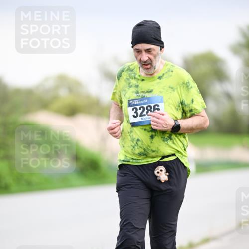 07.04.2024 - 43. Internationalen Wilhelmsburger Insellauf Dr. Thomas Lammeyer http://msf.ph/oto/6043561 07.04.2024 10:42:43 Laufen 3286 meine-sportfotos.de
