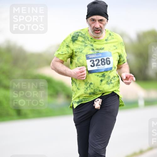 07.04.2024 - 43. Internationalen Wilhelmsburger Insellauf Dr. Thomas Lammeyer http://msf.ph/oto/6043569 07.04.2024 10:42:43 Laufen 3286 meine-sportfotos.de