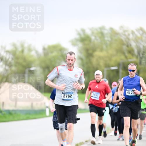 07.04.2024 - 43. Internationalen Wilhelmsburger Insellauf Dr. Thomas Lammeyer http://msf.ph/oto/6043586 07.04.2024 10:42:47 Laufen 2762, 3157, 417 meine-sportfotos.de