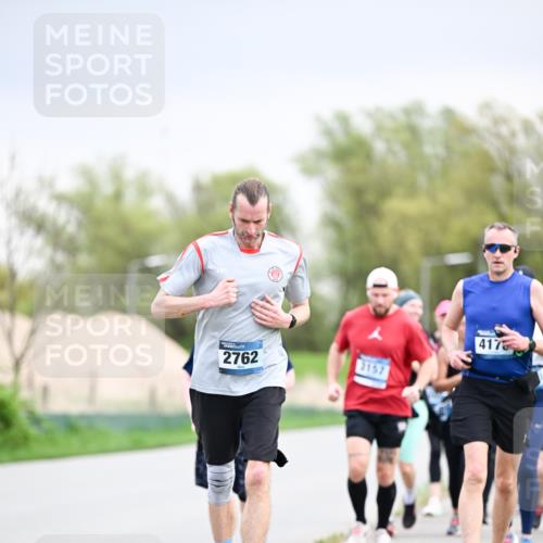 07.04.2024 - 43. Internationalen Wilhelmsburger Insellauf Dr. Thomas Lammeyer http://msf.ph/oto/6043600 07.04.2024 10:42:48 Laufen 2762, 3157, 417 meine-sportfotos.de