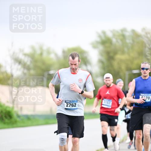 07.04.2024 - 43. Internationalen Wilhelmsburger Insellauf Dr. Thomas Lammeyer http://msf.ph/oto/6043606 07.04.2024 10:42:48 Laufen 2762, 3157, 70 meine-sportfotos.de