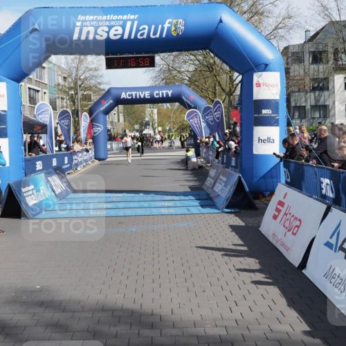 07.04.2024 - 43. Internationalen Wilhelmsburger Insellauf MichiJ http://msf.ph/oto/6043607 07.04.2024 11:16:57 Ziel 2368, 3688, 3829 meine-sportfotos.de