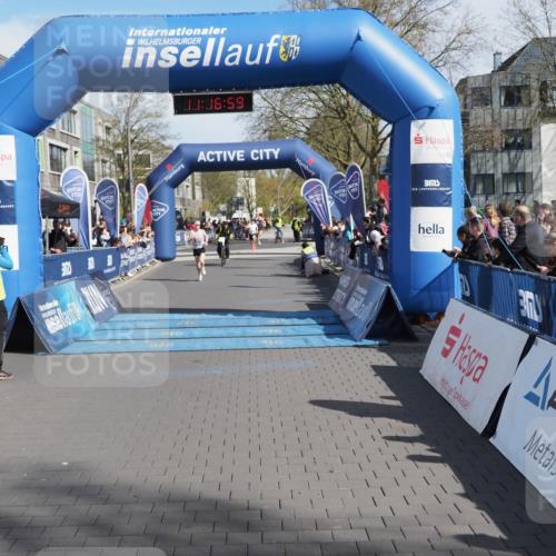 07.04.2024 - 43. Internationalen Wilhelmsburger Insellauf MichiJ http://msf.ph/oto/6043613 07.04.2024 11:16:58 Ziel 2368, 3688, 3829 meine-sportfotos.de
