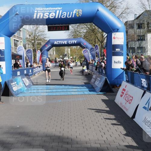 07.04.2024 - 43. Internationalen Wilhelmsburger Insellauf MichiJ http://msf.ph/oto/6043622 07.04.2024 11:17:00 Ziel 2368, 3688, 3829 meine-sportfotos.de