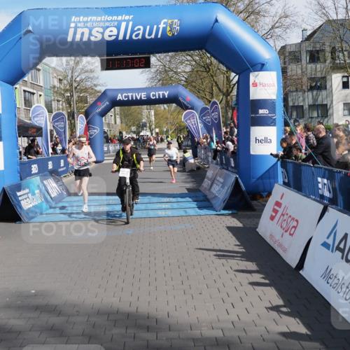 07.04.2024 - 43. Internationalen Wilhelmsburger Insellauf MichiJ http://msf.ph/oto/6043629 07.04.2024 11:17:01 Ziel 2368, 3688, 3829 meine-sportfotos.de