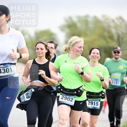 07.04.2024 - 43. Internationalen Wilhelmsburger Insellauf Dr. Thomas Lammeyer http://msf.ph/oto/6043654 07.04.2024 10:42:54 Laufen 4301, 69, 2769, 2902, 2915, 3167 meine-sportfotos.de