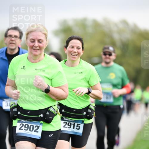 07.04.2024 - 43. Internationalen Wilhelmsburger Insellauf Dr. Thomas Lammeyer http://msf.ph/oto/6043663 07.04.2024 10:42:55 Laufen 31, 2902, 2915 meine-sportfotos.de
