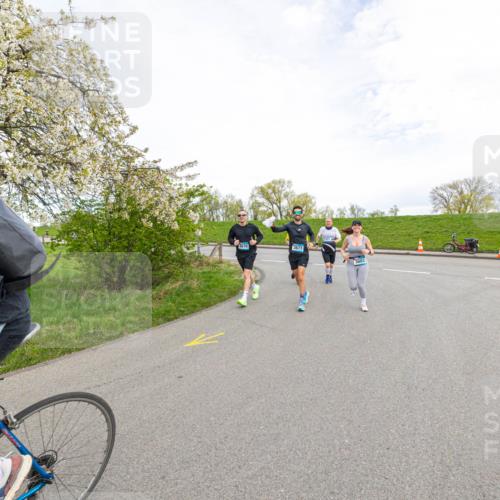 07.04.2024 - 43. Internationalen Wilhelmsburger Insellauf Michael Strokosch http://msf.ph/oto/6043729 07.04.2024 10:55:00 Laufen 3677, 3683 meine-sportfotos.de