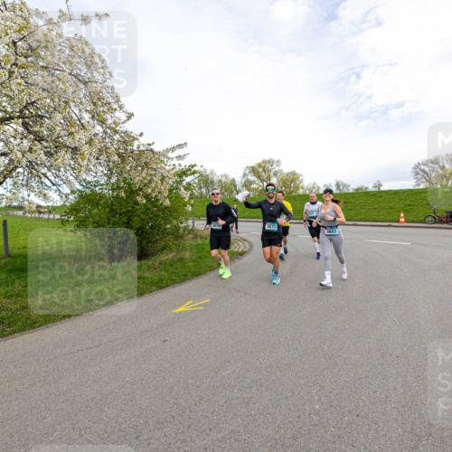07.04.2024 - 43. Internationalen Wilhelmsburger Insellauf Michael Strokosch http://msf.ph/oto/6043744 07.04.2024 10:55:00 Laufen 3670, 3677, 3683 meine-sportfotos.de