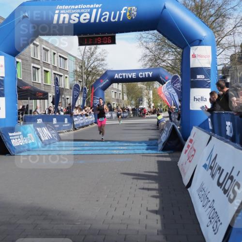 07.04.2024 - 43. Internationalen Wilhelmsburger Insellauf MichiJ http://msf.ph/oto/6043754 07.04.2024 11:19:05 Ziel 2116, 2392, 4387 meine-sportfotos.de