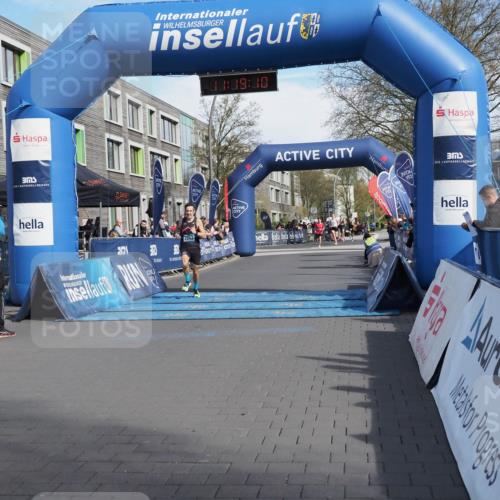 07.04.2024 - 43. Internationalen Wilhelmsburger Insellauf MichiJ http://msf.ph/oto/6043769 07.04.2024 11:19:09 Ziel 2116, 2392, 3439, 3949, 4387 meine-sportfotos.de