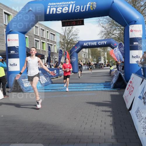 07.04.2024 - 43. Internationalen Wilhelmsburger Insellauf MichiJ http://msf.ph/oto/6043793 07.04.2024 11:19:16 Ziel 2116, 2365, 3439, 3949 meine-sportfotos.de