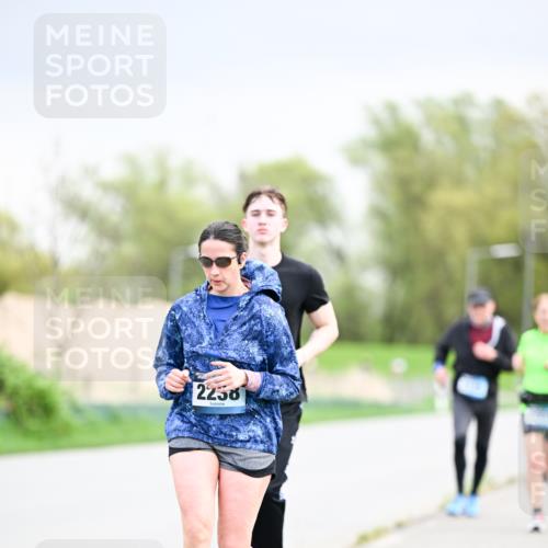 07.04.2024 - 43. Internationalen Wilhelmsburger Insellauf Dr. Thomas Lammeyer http://msf.ph/oto/6043809 07.04.2024 10:43:10 Laufen 2258 meine-sportfotos.de