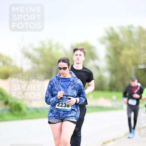 07.04.2024 - 43. Internationalen Wilhelmsburger Insellauf Dr. Thomas Lammeyer http://msf.ph/oto/6043811 07.04.2024 10:43:10 Laufen 2238 meine-sportfotos.de