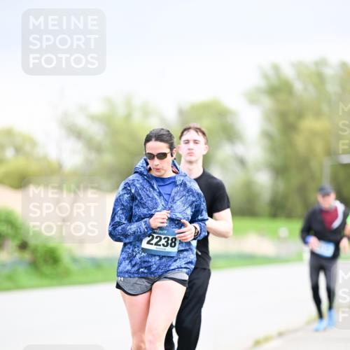 07.04.2024 - 43. Internationalen Wilhelmsburger Insellauf Dr. Thomas Lammeyer http://msf.ph/oto/6043814 07.04.2024 10:43:10 Laufen 2238 meine-sportfotos.de