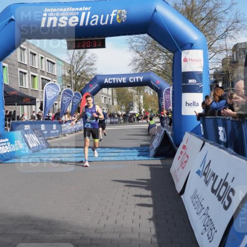 07.04.2024 - 43. Internationalen Wilhelmsburger Insellauf MichiJ http://msf.ph/oto/6043872 07.04.2024 11:20:30 Ziel 3496, 4311, 4384 meine-sportfotos.de