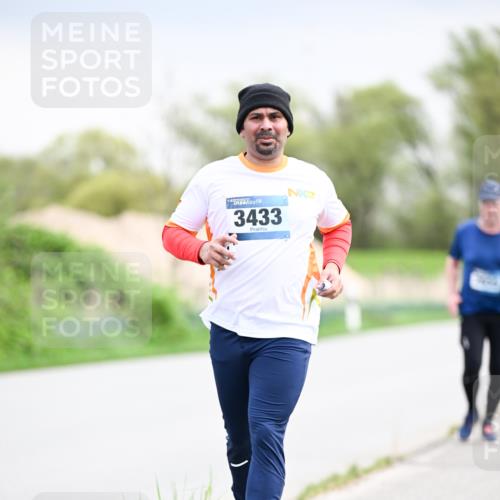 07.04.2024 - 43. Internationalen Wilhelmsburger Insellauf Dr. Thomas Lammeyer http://msf.ph/oto/6043903 07.04.2024 10:43:22 Laufen 3433 meine-sportfotos.de