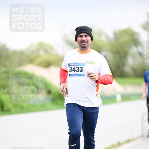 07.04.2024 - 43. Internationalen Wilhelmsburger Insellauf Dr. Thomas Lammeyer http://msf.ph/oto/6043910 07.04.2024 10:43:22 Laufen 3433 meine-sportfotos.de
