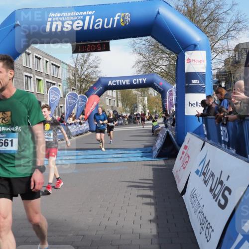 07.04.2024 - 43. Internationalen Wilhelmsburger Insellauf MichiJ http://msf.ph/oto/6043912 07.04.2024 11:20:50 Ziel 3243, 3950, 4357, 4359 meine-sportfotos.de