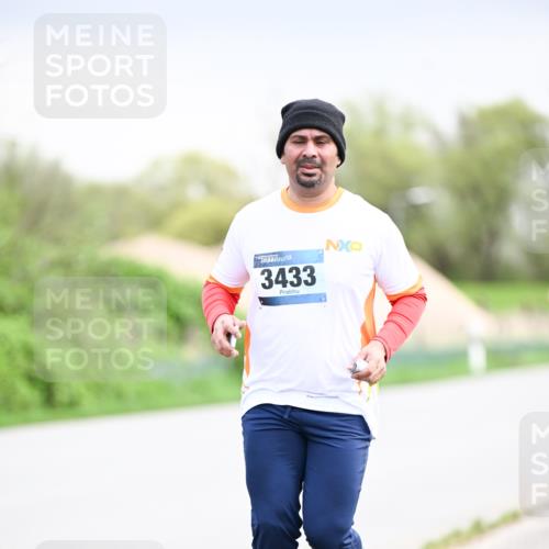 07.04.2024 - 43. Internationalen Wilhelmsburger Insellauf Dr. Thomas Lammeyer http://msf.ph/oto/6043915 07.04.2024 10:43:23 Laufen 3433 meine-sportfotos.de