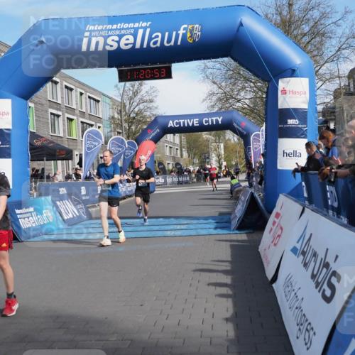 07.04.2024 - 43. Internationalen Wilhelmsburger Insellauf MichiJ http://msf.ph/oto/6043919 07.04.2024 11:20:52 Ziel 3243, 3950, 4357, 4359 meine-sportfotos.de