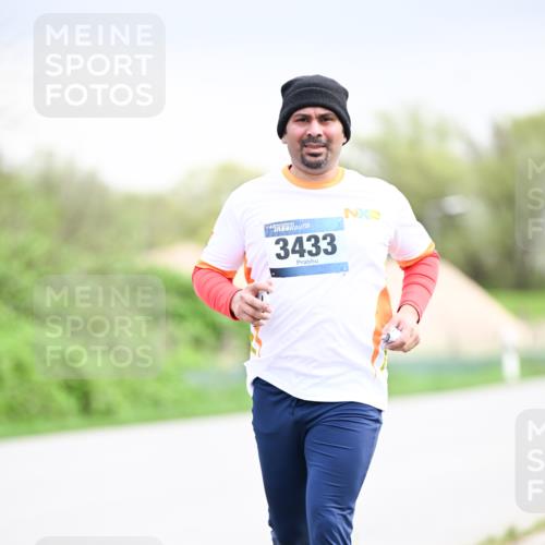 07.04.2024 - 43. Internationalen Wilhelmsburger Insellauf Dr. Thomas Lammeyer http://msf.ph/oto/6043921 07.04.2024 10:43:23 Laufen 3433 meine-sportfotos.de