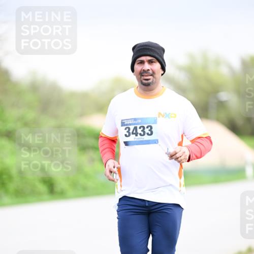 07.04.2024 - 43. Internationalen Wilhelmsburger Insellauf Dr. Thomas Lammeyer http://msf.ph/oto/6043922 07.04.2024 10:43:23 Laufen 3433 meine-sportfotos.de