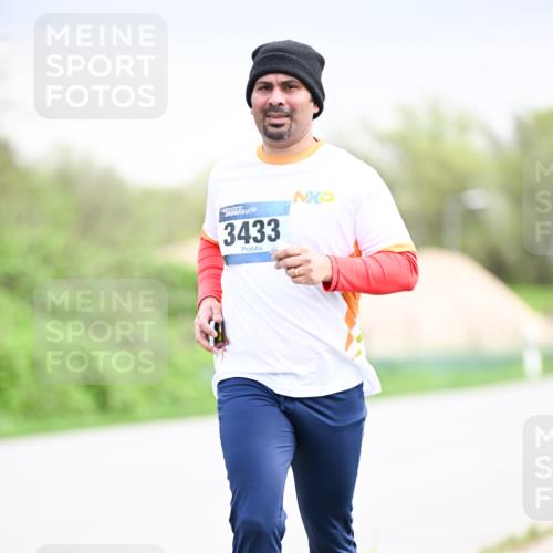 07.04.2024 - 43. Internationalen Wilhelmsburger Insellauf Dr. Thomas Lammeyer http://msf.ph/oto/6043924 07.04.2024 10:43:23 Laufen 3433 meine-sportfotos.de