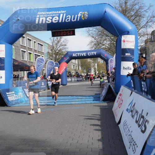 07.04.2024 - 43. Internationalen Wilhelmsburger Insellauf MichiJ http://msf.ph/oto/6043925 07.04.2024 11:20:53 Ziel 3243, 3950, 4357, 4359 meine-sportfotos.de
