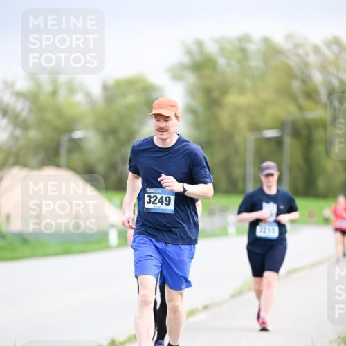 07.04.2024 - 43. Internationalen Wilhelmsburger Insellauf Dr. Thomas Lammeyer http://msf.ph/oto/6043926 07.04.2024 10:43:25 Laufen 3249 meine-sportfotos.de