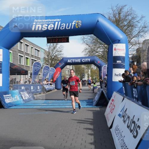 07.04.2024 - 43. Internationalen Wilhelmsburger Insellauf MichiJ http://msf.ph/oto/6043943 07.04.2024 11:20:59 Ziel 2438, 3950, 4359 meine-sportfotos.de