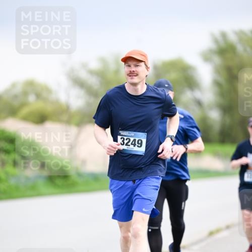 07.04.2024 - 43. Internationalen Wilhelmsburger Insellauf Dr. Thomas Lammeyer http://msf.ph/oto/6043947 07.04.2024 10:43:26 Laufen 3249 meine-sportfotos.de