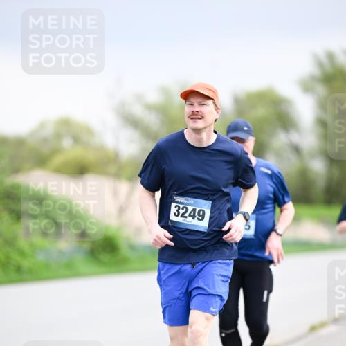 07.04.2024 - 43. Internationalen Wilhelmsburger Insellauf Dr. Thomas Lammeyer http://msf.ph/oto/6043949 07.04.2024 10:43:26 Laufen 3249 meine-sportfotos.de