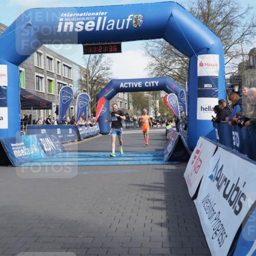 07.04.2024 - 43. Internationalen Wilhelmsburger Insellauf MichiJ http://msf.ph/oto/6044002 07.04.2024 11:21:35 Ziel 3037, 3858, 4414 meine-sportfotos.de