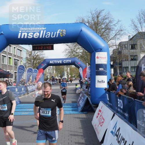 07.04.2024 - 43. Internationalen Wilhelmsburger Insellauf MichiJ http://msf.ph/oto/6044033 07.04.2024 11:21:47 Ziel 2437, 2499, 3367 meine-sportfotos.de