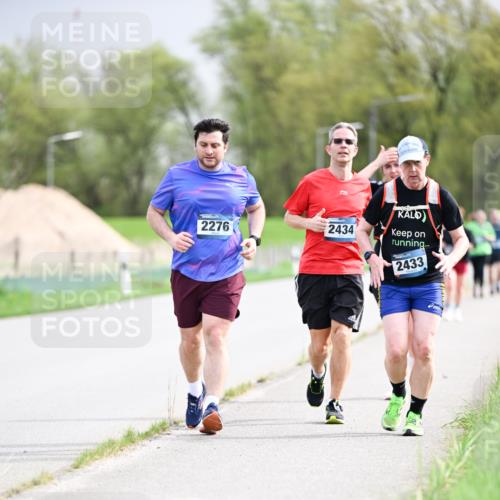 07.04.2024 - 43. Internationalen Wilhelmsburger Insellauf Dr. Thomas Lammeyer http://msf.ph/oto/6044036 07.04.2024 10:43:52 Laufen 2276, 2434, 2433 meine-sportfotos.de