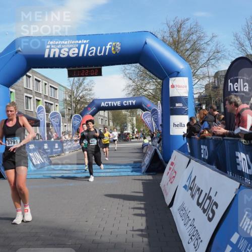 07.04.2024 - 43. Internationalen Wilhelmsburger Insellauf MichiJ http://msf.ph/oto/6044068 07.04.2024 11:22:02 Ziel 2315, 2513, 3791, 3944, 4091 meine-sportfotos.de