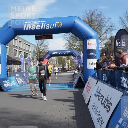 07.04.2024 - 43. Internationalen Wilhelmsburger Insellauf MichiJ http://msf.ph/oto/6044074 07.04.2024 11:22:03 Ziel 2315, 2513, 3944, 4091 meine-sportfotos.de