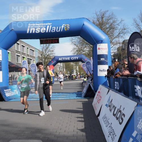 07.04.2024 - 43. Internationalen Wilhelmsburger Insellauf MichiJ http://msf.ph/oto/6044078 07.04.2024 11:22:04 Ziel 2315, 2513, 3944, 4091 meine-sportfotos.de