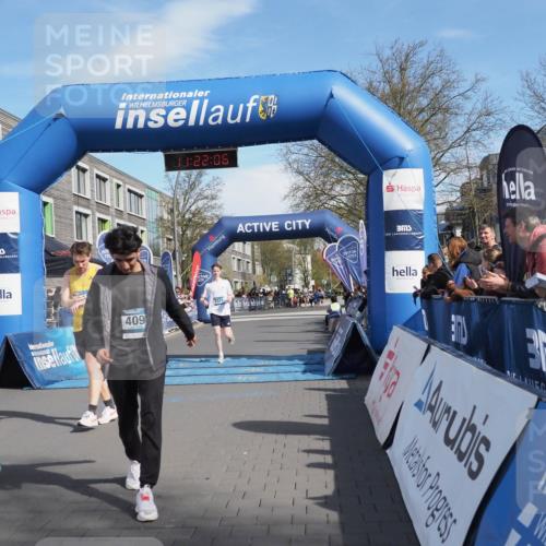07.04.2024 - 43. Internationalen Wilhelmsburger Insellauf MichiJ http://msf.ph/oto/6044084 07.04.2024 11:22:05 Ziel 2315, 2513, 3394, 3944 meine-sportfotos.de