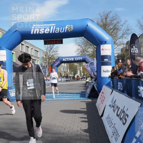 07.04.2024 - 43. Internationalen Wilhelmsburger Insellauf MichiJ http://msf.ph/oto/6044085 07.04.2024 11:22:06 Ziel 2315, 2513, 3180, 3394 meine-sportfotos.de