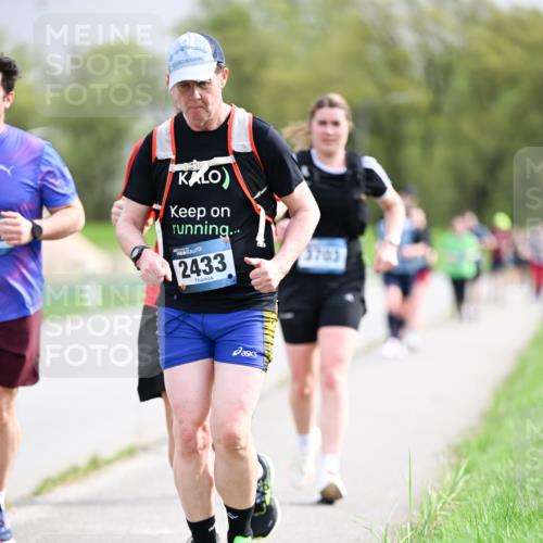 07.04.2024 - 43. Internationalen Wilhelmsburger Insellauf Dr. Thomas Lammeyer http://msf.ph/oto/6044105 07.04.2024 10:43:56 Laufen 2433, 3703 meine-sportfotos.de