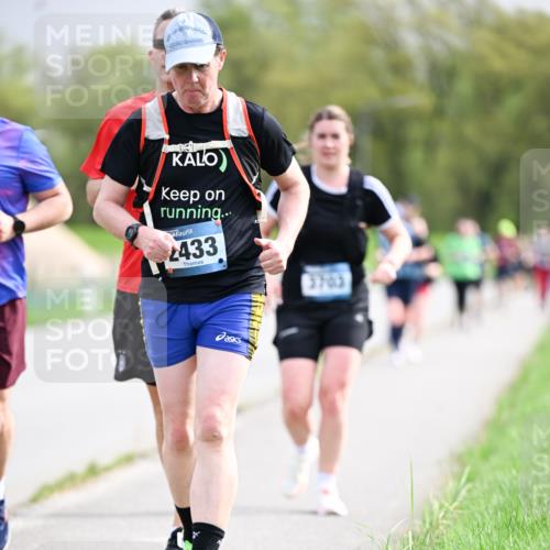 07.04.2024 - 43. Internationalen Wilhelmsburger Insellauf Dr. Thomas Lammeyer http://msf.ph/oto/6044108 07.04.2024 10:43:56 Laufen 2433 meine-sportfotos.de