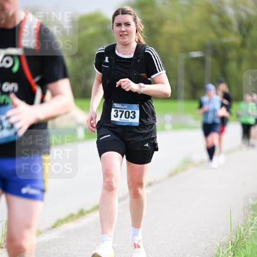 07.04.2024 - 43. Internationalen Wilhelmsburger Insellauf Dr. Thomas Lammeyer http://msf.ph/oto/6044133 07.04.2024 10:43:58 Laufen 3703 meine-sportfotos.de