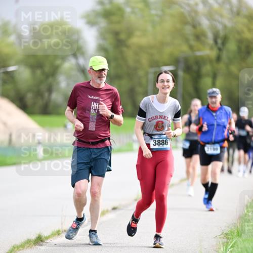 07.04.2024 - 43. Internationalen Wilhelmsburger Insellauf Dr. Thomas Lammeyer http://msf.ph/oto/6044266 07.04.2024 10:44:23 Laufen 3886 meine-sportfotos.de