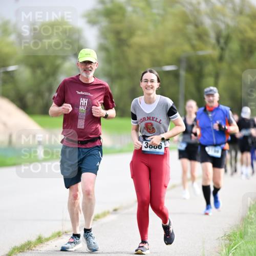 07.04.2024 - 43. Internationalen Wilhelmsburger Insellauf Dr. Thomas Lammeyer http://msf.ph/oto/6044275 07.04.2024 10:44:23 Laufen 3666 meine-sportfotos.de