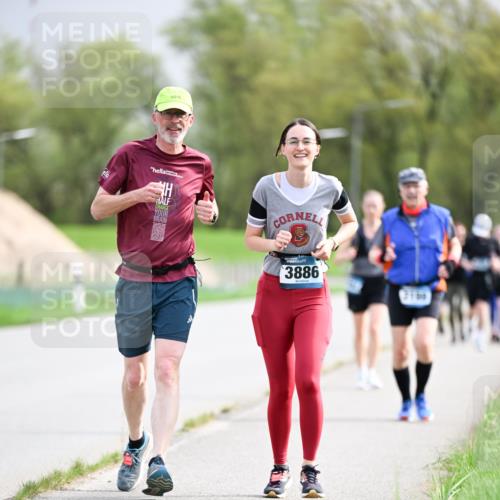 07.04.2024 - 43. Internationalen Wilhelmsburger Insellauf Dr. Thomas Lammeyer http://msf.ph/oto/6044278 07.04.2024 10:44:23 Laufen 3886 meine-sportfotos.de